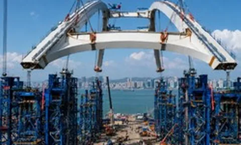 Phát hiện Trung Quốc nâng khối thép nặng 10.000 tấn lên cao 30m so với mặt đất, công trình giao thông dài hơn 500m dần lộ diện