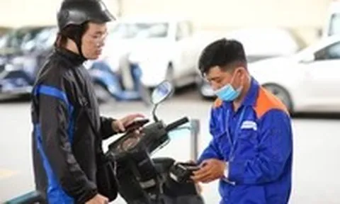 Giảm giá xăng từ 15h ngày 13-8, E10RON95 còn hơn 22.100 đồng/lít
