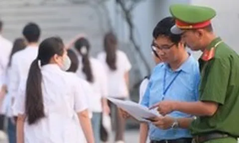 Sáng nay hơn 300 thí sinh chuyên Tuyên Quang dự thi môn văn kỳ thi tốt nghiệp lần 2