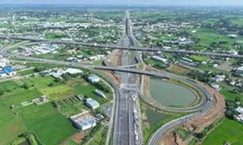 Hạ tầng khu Tây TP.HCM hoàn thiện, bất động sản nhà phố hút khách
