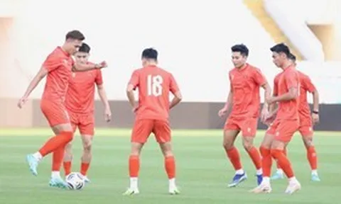 AFF Cup 2026: Tuyển Việt Nam tập trên mặt sân cỏ "lạ" ở Malaysia trước trận bán kết lượt đi