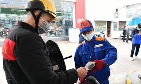 Giá xăng dầu hôm nay 14/8: Thế giới giảm, trong nước có giá mới