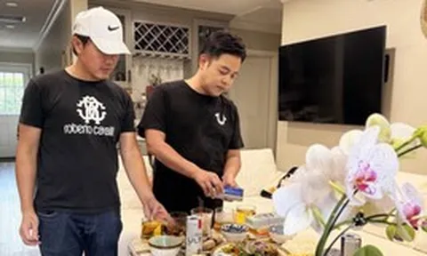 Quang Lê làm giỗ cho cha sau 12 ngày mẹ qua đời: "Năm nay ba đón mẹ về"