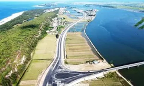 Công trình giao thông lớn nhất ở Huế 'uốn lượn' qua đầm phá, cửa biển