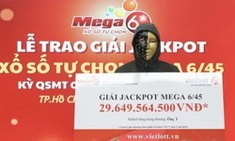 Mua vé số bán dạo, người đàn ông ở TP.HCM trúng độc đắc gần 30 tỷ đồng