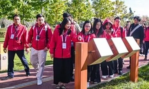 100 giáo viên, sinh viên Việt Nam tham gia Hành trình đỏ tại Quảng Tây, Trung Quốc