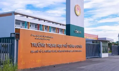 Sáng nay, thí sinh chuyên Tuyên Quang hoàn tất bài thi tốt nghiệp