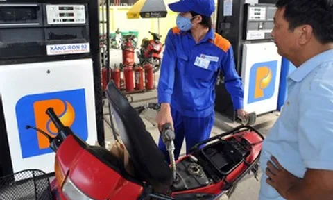 Giá xăng dầu hôm nay 15/8: Thế giới đi lên, trong nước duy trì mức thấp