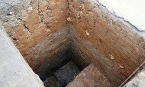 Đào đất, người dân Việt Nam phát hiện vật hình trụ dài 3m màu đỏ lạ, chuyên gia xác nhận báu vật hơn 1.000 năm tuổi