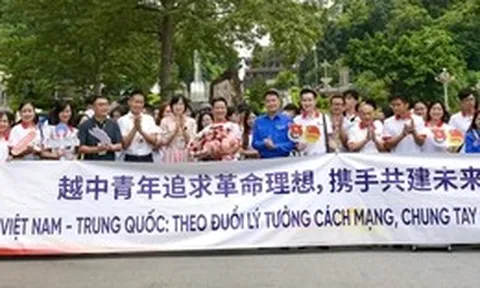 100 giáo viên, sinh viên Việt Nam đã tới Trung Quốc, bắt đầu ‘Hành trình đỏ’ theo dấu chân Bác Hồ