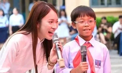 Học sinh không muốn bị cấm điện thoại, nhà trường quản thế nào?