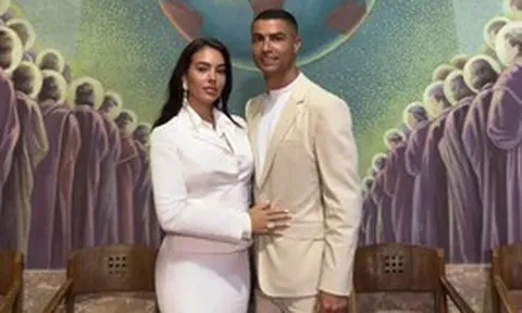 Có hơn 1 tỷ USD, tại sao Ronaldo lại chỉ tổ chức đám cưới cho vợ người mẫu trong phòng khách nhà riêng?