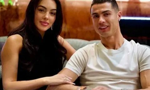 Từ cuộc gặp định mệnh đến ngày cưới, 10 năm của Ronaldo và Georgina xuất hiện điểm trùng hợp kỳ lạ không ai giải thích nổi