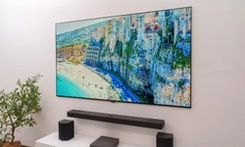 Trải nghiệm LG OLED W6 83 inch: TV 220 triệu đồng mỏng 9mm, gần như biến mất trên tường
