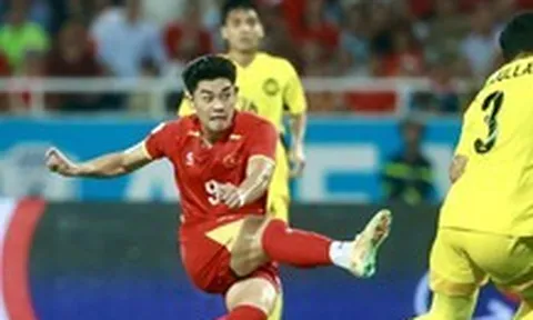 Vì sao Đình Bắc 'sút mãi không vào' mà trận nào Sofascore cũng chấm điểm cao?