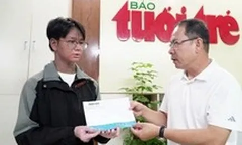 Trao ngay học bổng đặc biệt 50 triệu đồng cho tân sinh viên 24 tuổi đời tràn ngập nỗi đau