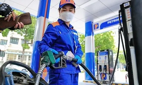 Giá xăng dầu đồng loạt đi lên, có loại tăng tới hơn 1.300 đồng/lít