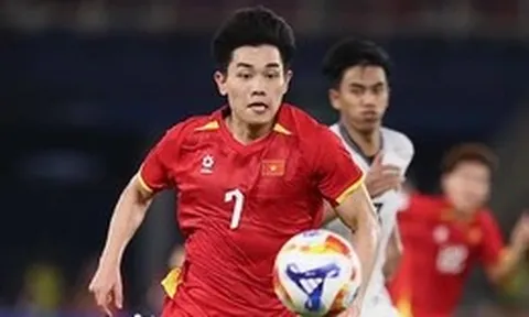 Video HLV Kim Sang Sik: Đình Bắc đủ khả năng thi đấu ở châu Âu