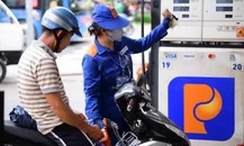 Đồng loạt tăng giá xăng dầu, dầu diesel thêm hơn 1.300 đồng/lít