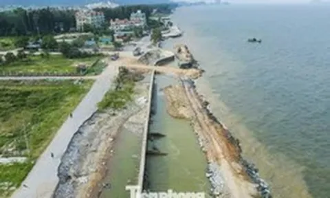 Lo ‘mất bãi tắm’ khi xây kè trăm tỷ, lãnh đạo địa phương giải đáp thế nào?