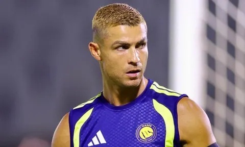 Ronaldo tóc vàng bảnh bao cực cháy tuổi 41: Lộ body vạm vỡ, bắp tay "dây điện" sẵn sàng săn mốc 1.000 bàn thắng