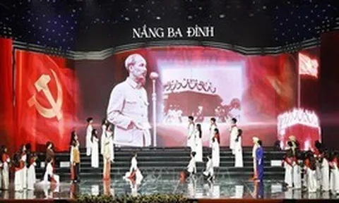 Chủ tịch Quốc hội Trần Thanh Mẫn dự Chương trình nghệ thuật chính luận ‘Nắng Ba Đình’