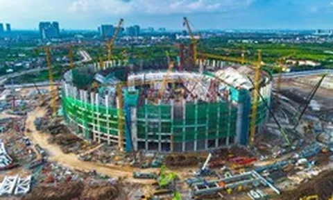 Quá nhanh: Sân vân động lớn thứ 2 Việt Nam sắp nâng mái vòm nặng 8.500 tấn ngay trong tháng 8