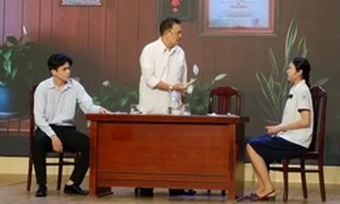 Diễn viên Hữu Nghĩa diễn tiểu phẩm về thuốc lá điện tử để truyền thông phòng chống ma túy