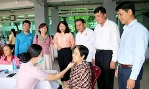 Phường Phú Định tăng tốc 20 ngày đêm, đưa điểm khám sức khỏe đến tận khu dân cư, nhà trọ