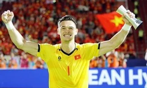 Cản phá xuất thần, Lê Giang Patrik được bầu xuất sắc nhất trận thắng Thái Lan
