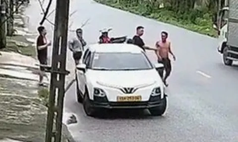 Người đàn ông hung hãn đánh tài xế taxi và luôn miệng 'mày biết bố là ai không' đã bị công an mời làm việc