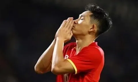 Hai Long tặng bàn thắng cho cố HLV Phan Thanh Hùng