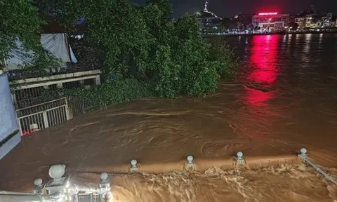 Bão số 4 trút mưa lớn, dân ở Lạng Sơn 'mất ngủ' vì lũ dâng nhanh