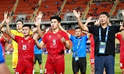 Đội tuyển Việt Nam được thưởng nóng tiền tỷ sau chiến thắng trước Thái Lan