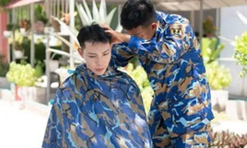 Erik: "Thói quen trễ giờ của tôi đã tồn tại 20 năm nay, nên chắc chắn không thể nào thay đổi trong ngày 1 ngày 2"