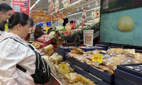 Bánh trung thu tăng 5.000-7.000 đồng/cái; giá thịt heo giảm