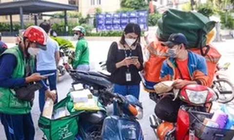 Phụ phí nhiên liệu tăng, phí ship lại đội giá