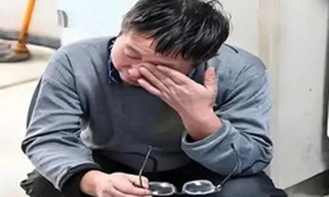 Lương tháng hơn 13 triệu nhưng công ty chuyển khoản 4 tỷ đồng và ghi rõ là thưởng, sau đó tài khoản bị phong tỏa, người đàn ông bị  kiện