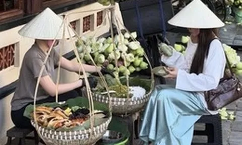 Quán cafe trang trí ‘mùa thu Hà Nội’ giữa Sài Gòn thu hút bạn trẻ đến check-in