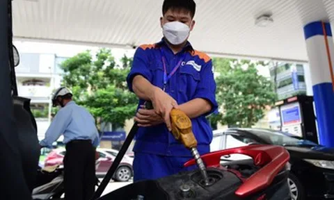 Giá xăng dầu hôm nay 26/8: Thế giới giảm, trong nước ngày mai điều chỉnh
