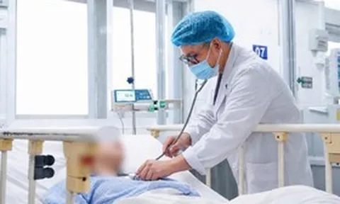 Sản phụ 23 tuổi nguy kịch vì mắc sốt xuất huyết, băng huyết và suy gan cấp