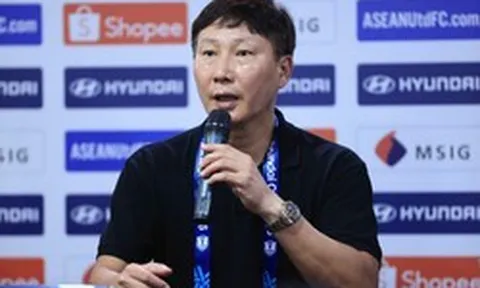 Được Tổng thống Hàn Quốc đặt biệt danh, HLV Kim Sang-sik xin làm 'vua' 1 ngày