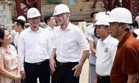 Chủ tịch FIFA thăm sân vận động 60.000 chỗ của PVF