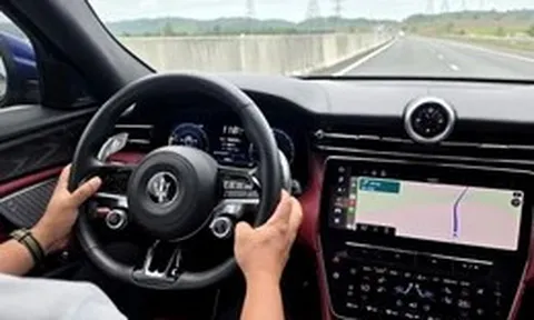 Làm sao biết ô tô cách xe trước 55m hay 100m khi đang chạy cao tốc?