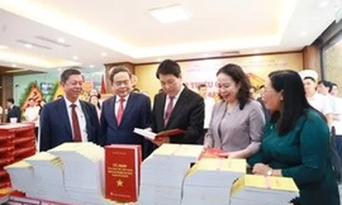 Ra mắt cuốn sách 'Sức mạnh của dân tộc Việt Nam trong sự nghiệp xây dựng và bảo vệ Tổ quốc' của Đại tướng Lương Cường