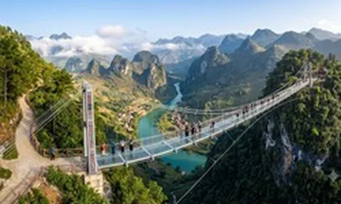 Việt Nam sắp có cầu kính vượt nhịp qua khe núi ở độ cao 120m, tổng vốn đầu tư hơn 180 tỷ đồng