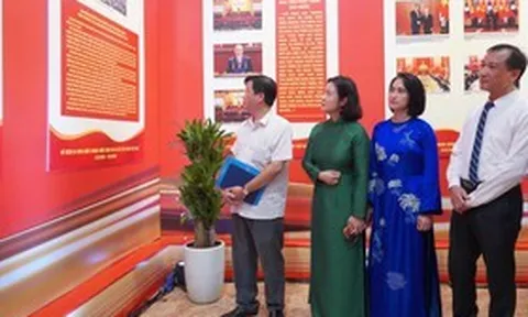 Từ mùa Thu lịch sử đến một Việt Nam đổi mới qua 130 bức ảnh