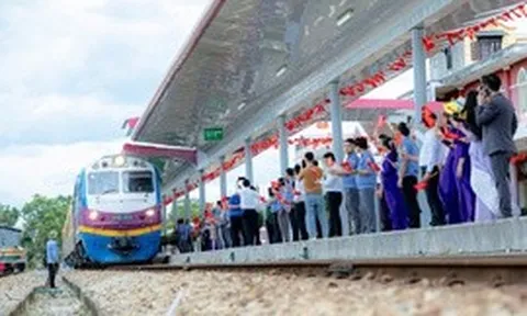 Đoàn tàu du lịch nối hai miền di sản thế giới