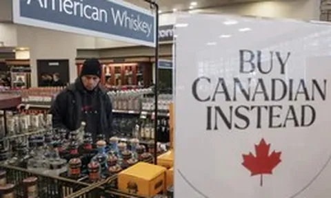Bất mãn với chính sách của ông Trump, người Canada đồng loạt tẩy chay hàng Mỹ