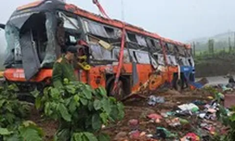 Vụ lật xe khách tại Gia Lai: Giấu mẹ về nghỉ lễ để tạo bất ngờ, cô gái mãi không thể gặp mẹ